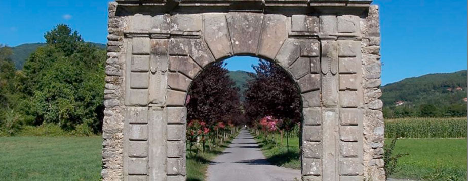 Archway and road in Tuscany